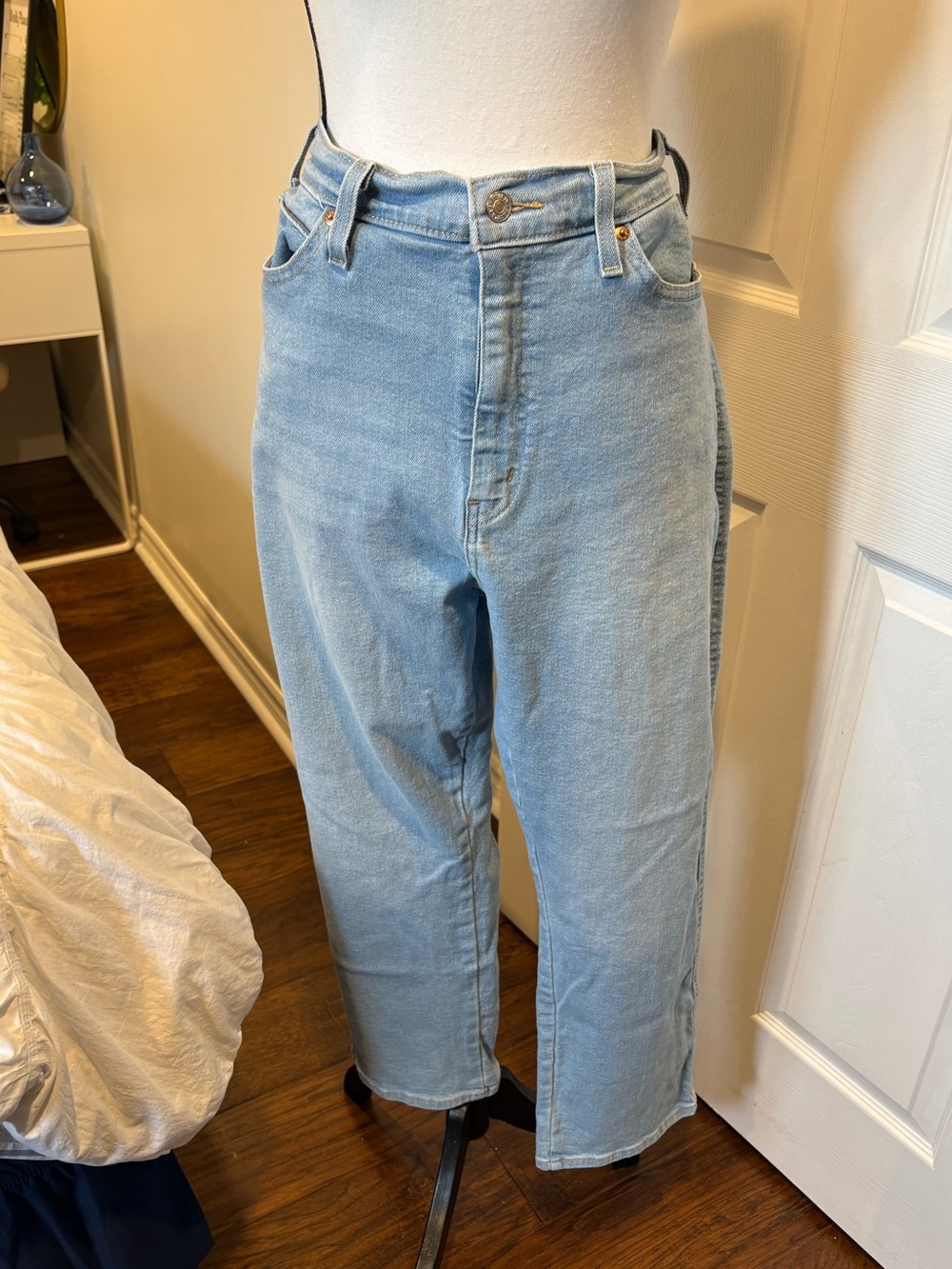 Levi’s Signature High Rise Straight Leg Light Wash Jeans 16